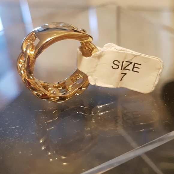 Gorgeous ring
